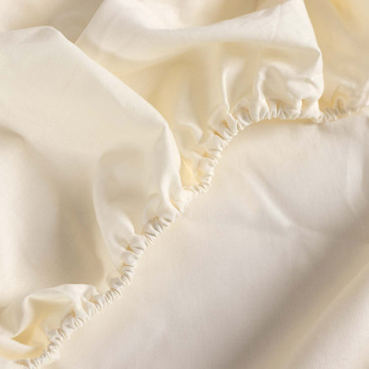 100% cotton adjustable bottom. White color.