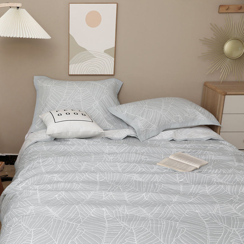 Summer quilt 100% cotton, Jacquard with leaves. Light grey color