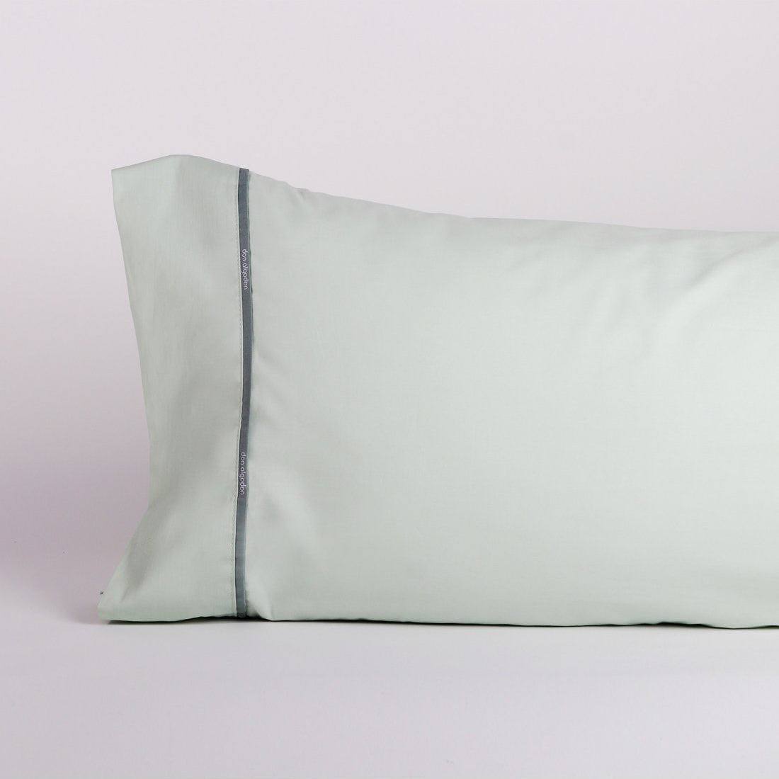 Duvet cover 100% percale cotton, 180 threads. Light green color.