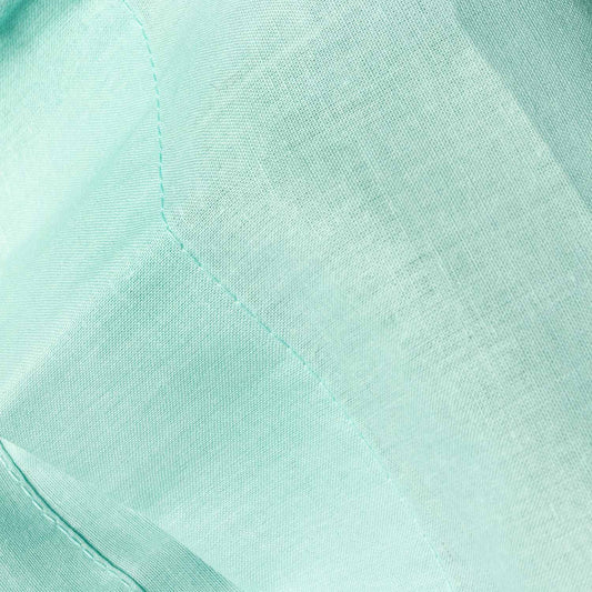 100% cotton adjustable bottom. White color.