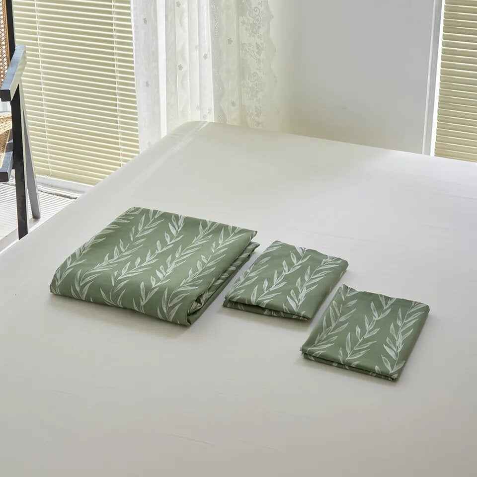 Printed duvet cover with black leaves and pale pink background, extra soft microfiber.