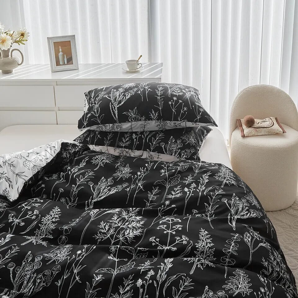 Printed duvet cover with black leaves and pale pink background, extra soft microfiber.