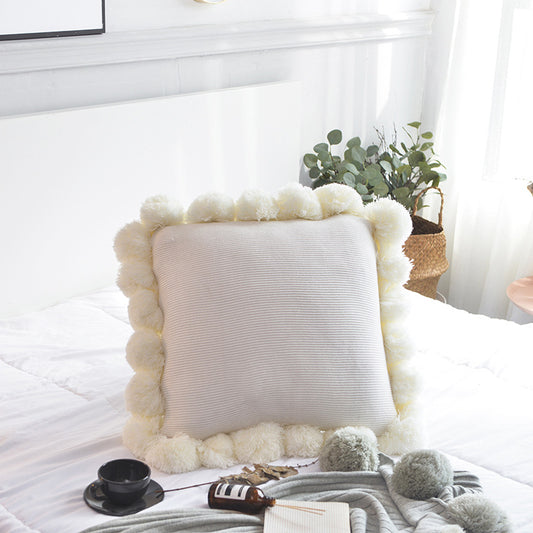 Funda de cojín tejido con pompones 50cm x 50cm. Color blanco roto. - Oma Home