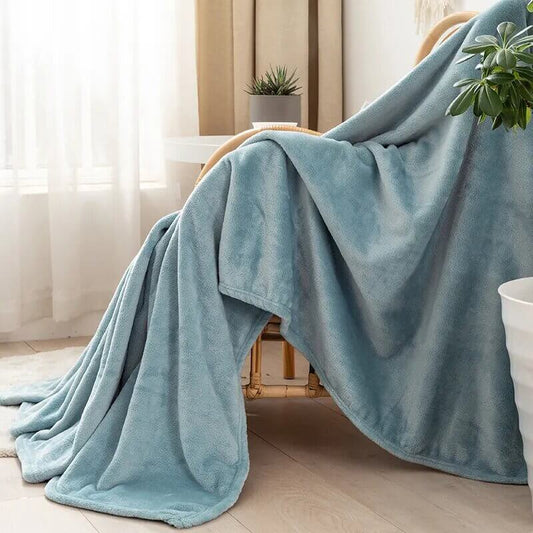 Soft fleece blanket. Cream.