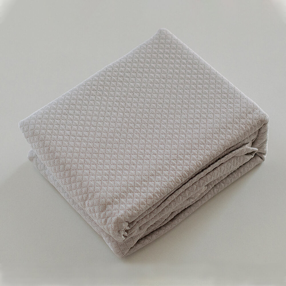 Geometric patchwork quilt with thin padding. Beige.