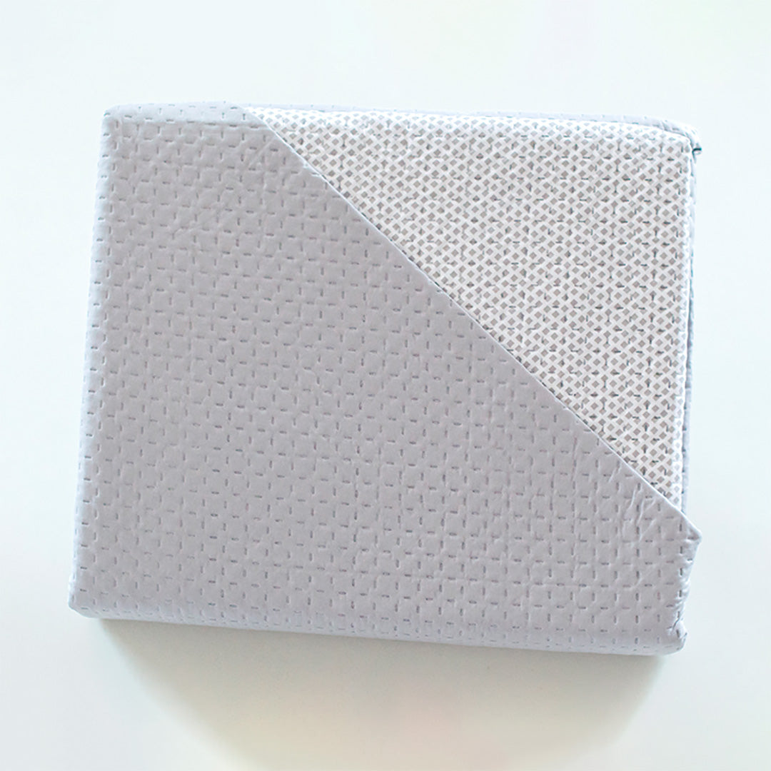 Geometric patchwork quilt with thin padding. Beige.