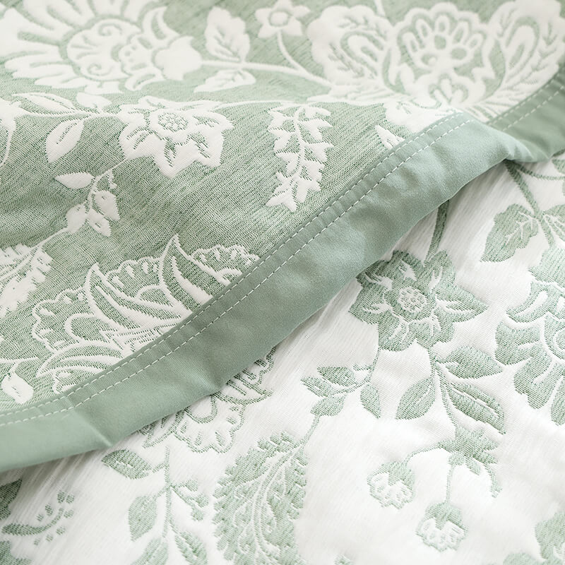 Green Cotton Jacquard Summer Quilt – Elegant Floral Design.