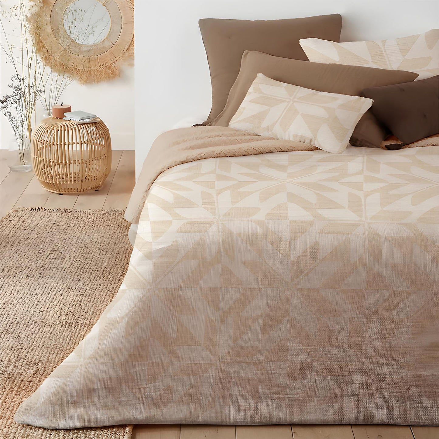 Beige warm sherpa winter duvet. Enjoy a warm and comfortable print.