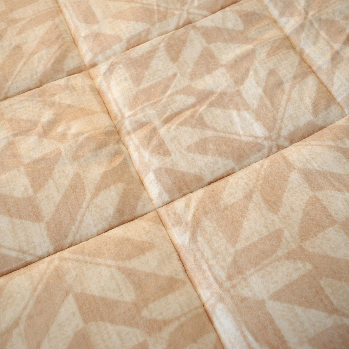 Beige warm sherpa winter duvet. Enjoy a warm and comfortable print.