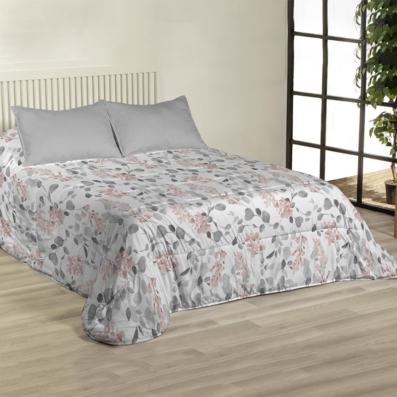 Floral winter quilt. Enjoy a cheerful and comfortable print.