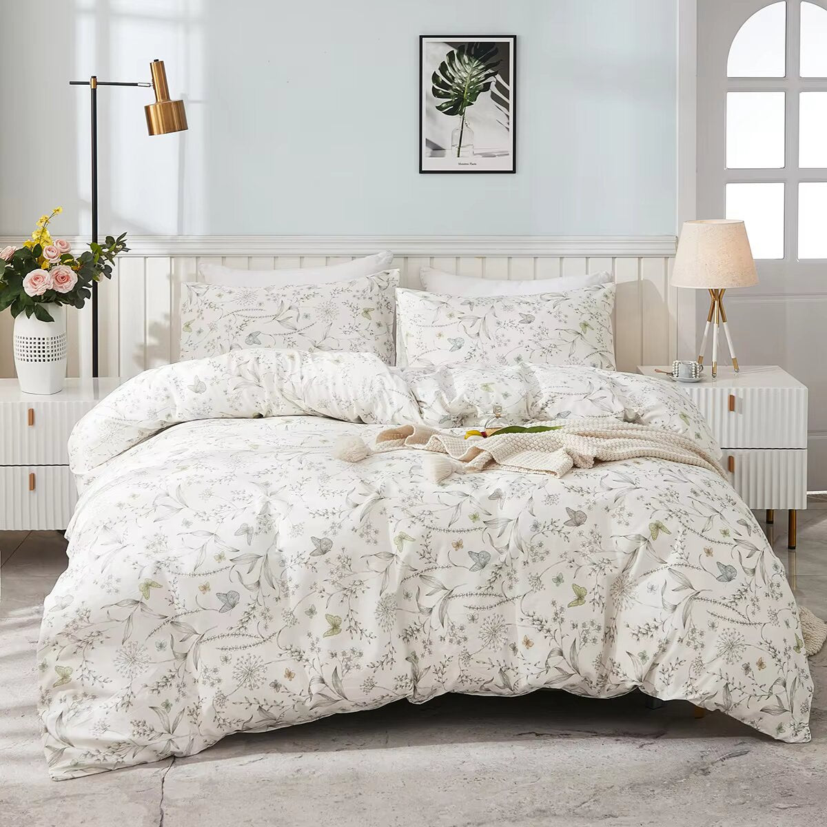 Printed duvet cover with black leaves and pale pink background, extra soft microfiber.