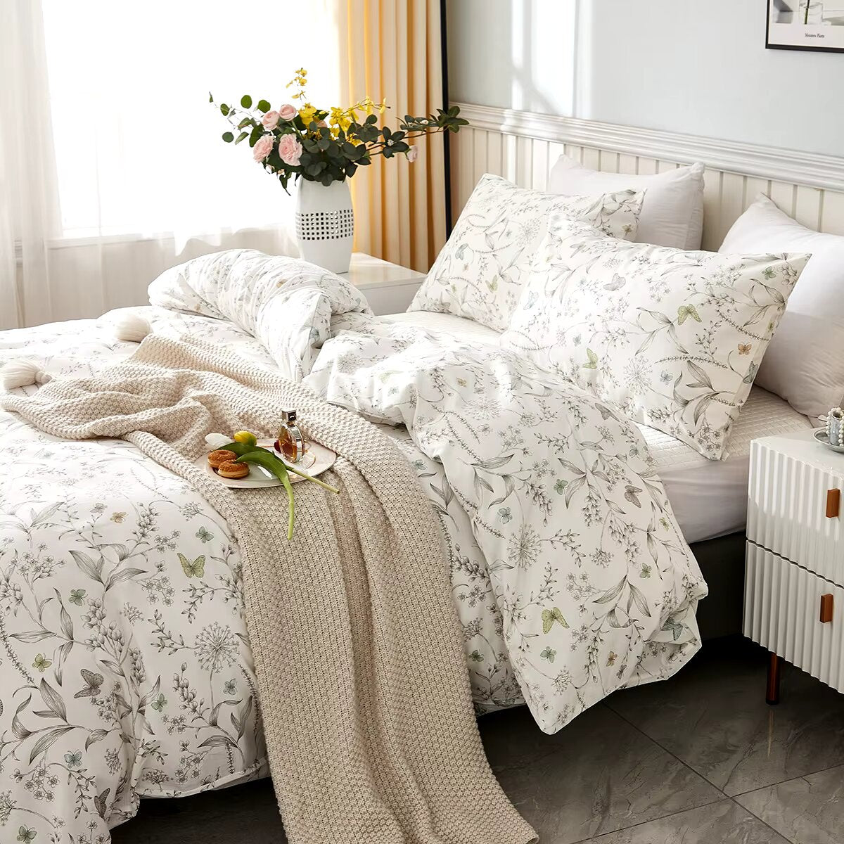 Printed duvet cover with black leaves and pale pink background, extra soft microfiber.