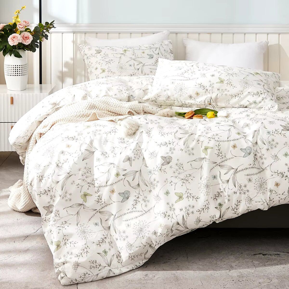 Printed duvet cover with black leaves and pale pink background, extra soft microfiber.