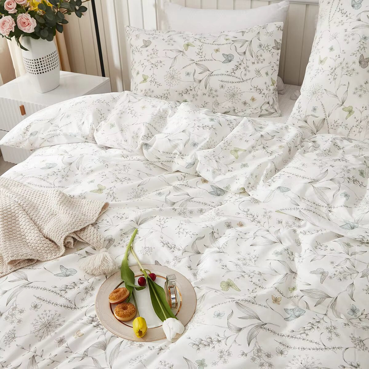 Printed duvet cover with black leaves and pale pink background, extra soft microfiber.