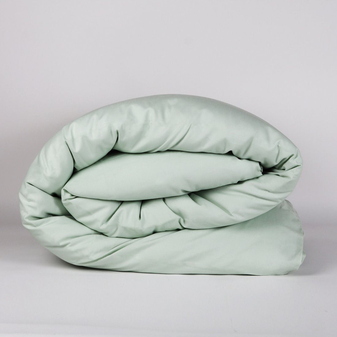 Duvet cover 100% percale cotton, 180 threads. Light green color.