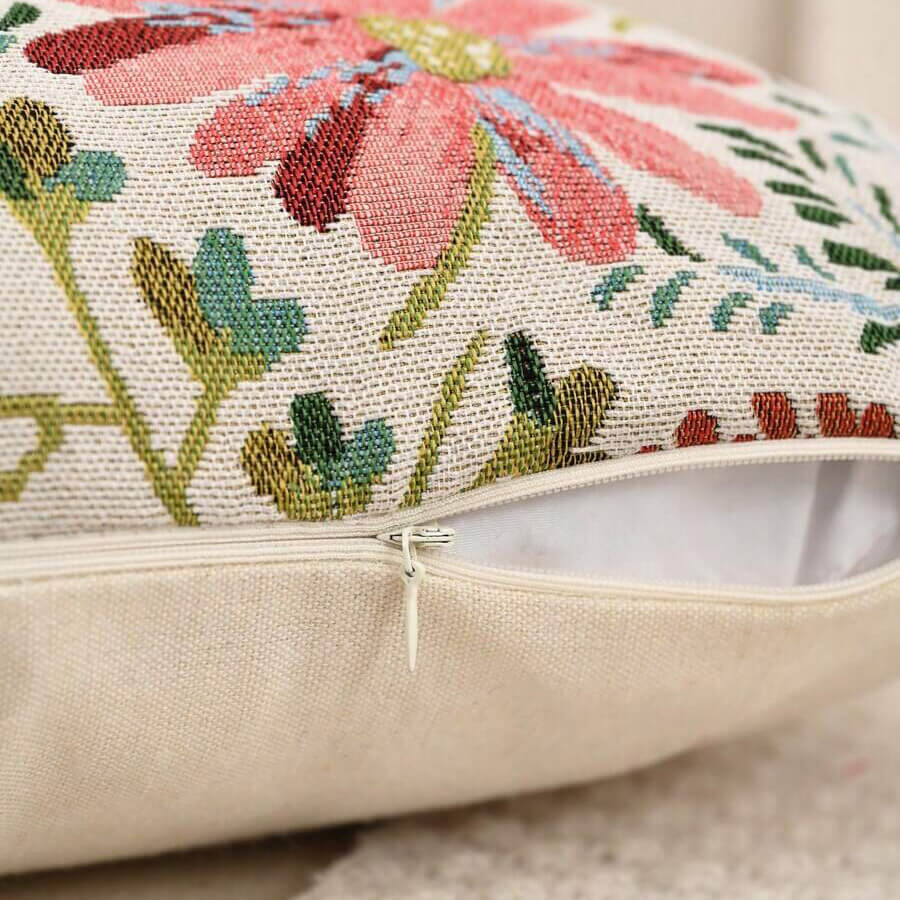 Cushion cover with pink jacquard flowers: Elegance and Style for your Home.