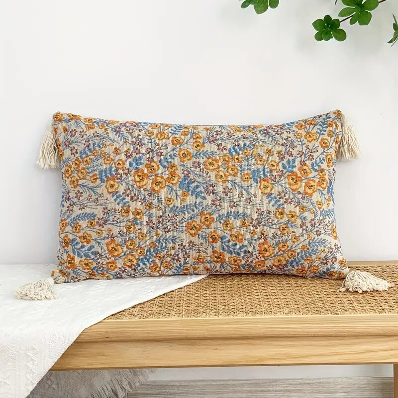 Cushion cover with pink jacquard flowers: Elegance and Style for your Home.