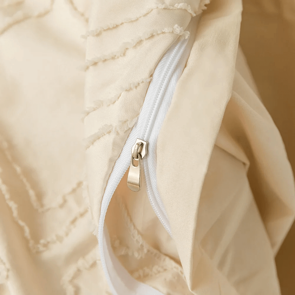 Beige duvet cover with embossed rhombuses, modern and extra soft.