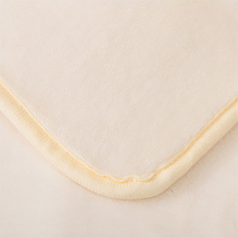 Soft fleece blanket. Cream.