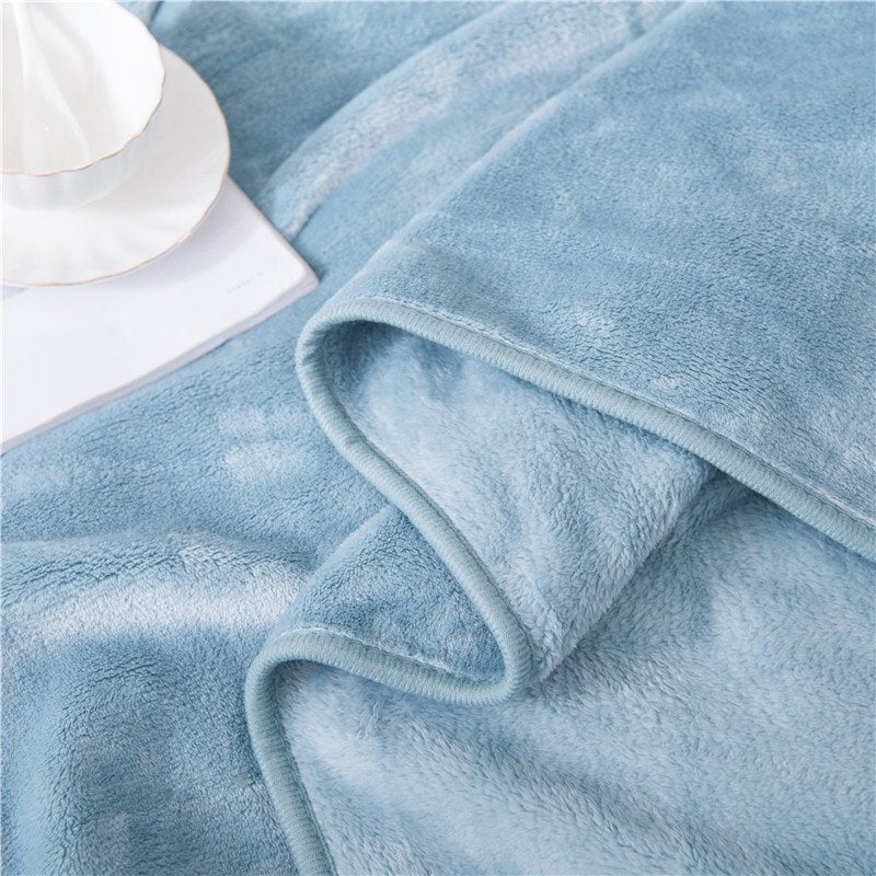 Soft fleece blanket. Color blue.